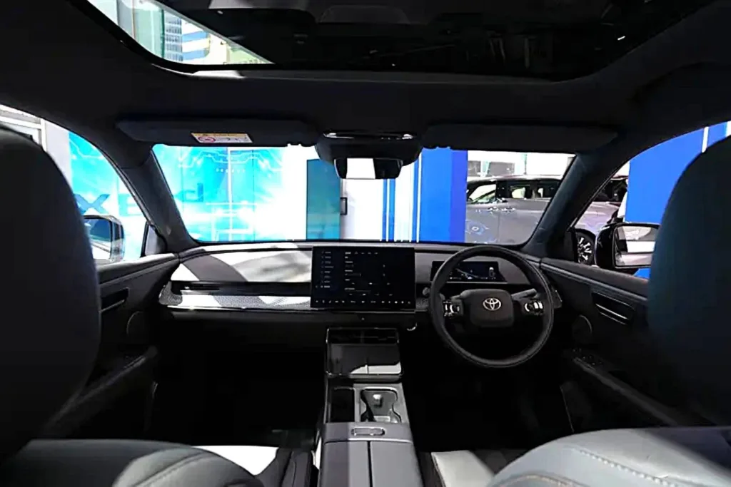 toyota bz3x chiny wnętrze