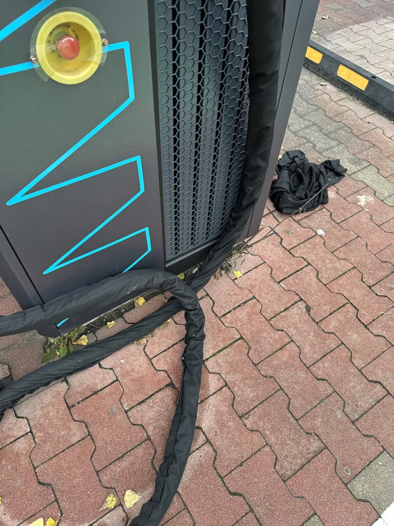 Koniec plagi na Dolnym Śląsku? Złapano złodzieja kabli z ładowarek. Grozi mu kilka lat odsiadki