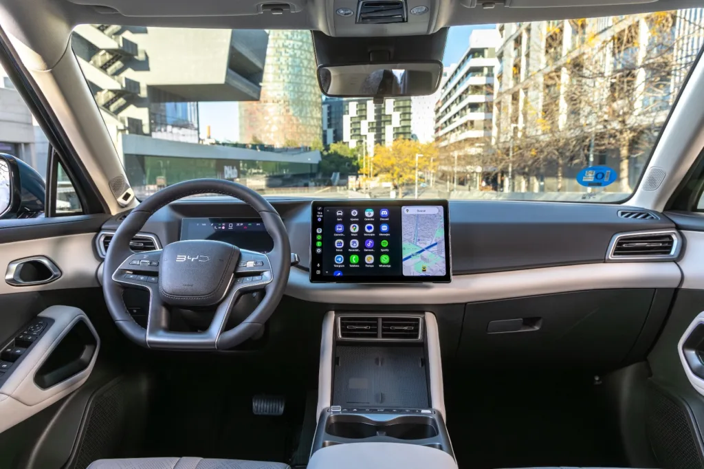 BYD Atto 2 DM-i PHEV wnętrze