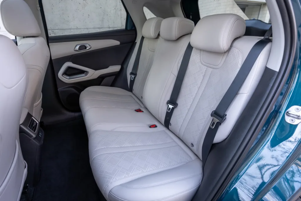 BYD Atto 2 DM-i PHEV wnętrze