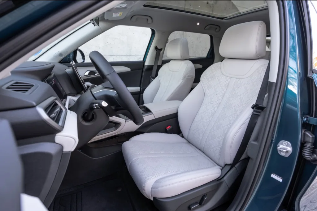 BYD Atto 2 DM-i PHEV wnętrze