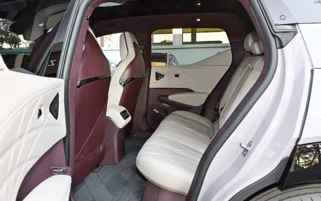 zeekr x 2025 wnętrze