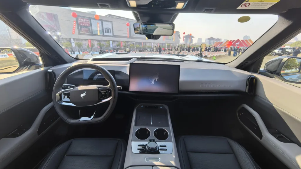 ford bronco ev chiny wnętrze
