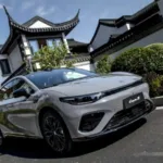 Chiński brat Opla Astry za 50 tysięcy złotych? Leapmotor B05 wjeżdża na chiński rynek i szokuje ceną