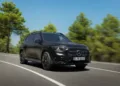 Kanciasty Mercedes wraca do gry i celuje prosto w Teslę Model Y. Oto nowy Mercedes GLB EQ