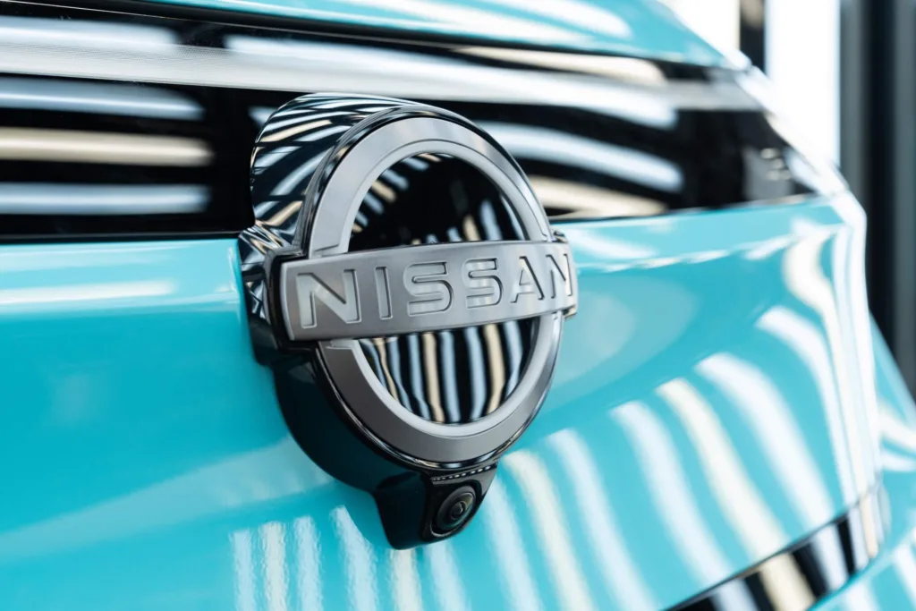 nissan leaf logo nissan