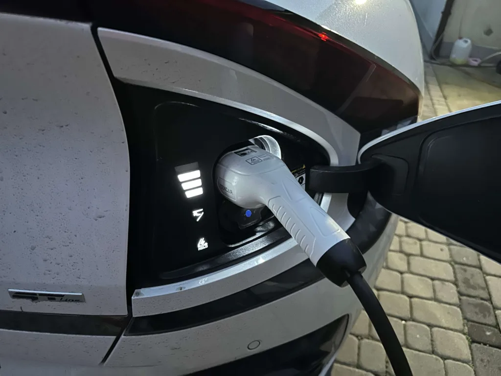 Nowa Kia EV6 to komfort, technologia i szybkie ładowanie! Nasz test tego samochodu elektrycznego.