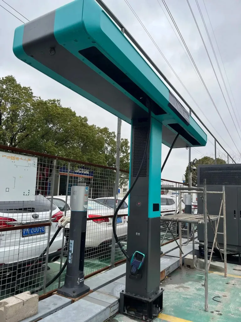 BYD obiecuje ładowanie jak tankowanie. Jest jeden haczyk, który zdecyduje o Polsce