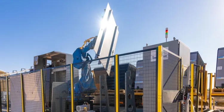 Terabase Robot Budujacy Farmy Fotowoltaiczne 01