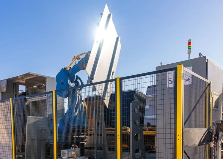 Terabase Robot Budujacy Farmy Fotowoltaiczne 01