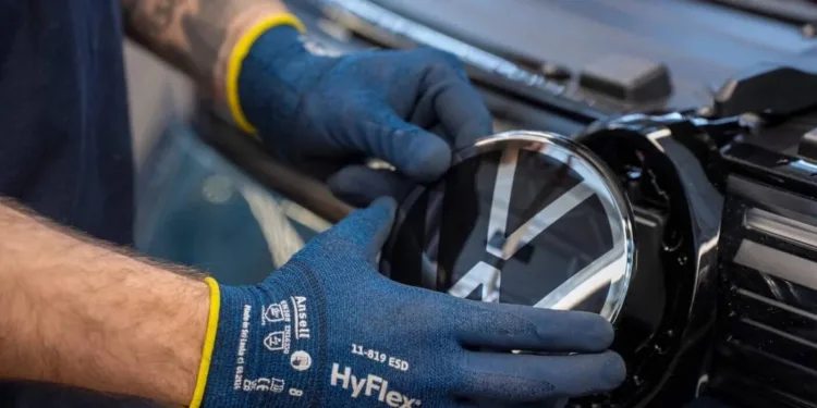 Volkswagen Logo W Fabryce Na Montowni