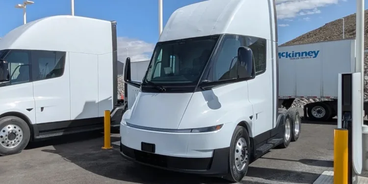 Tesla Semi 04