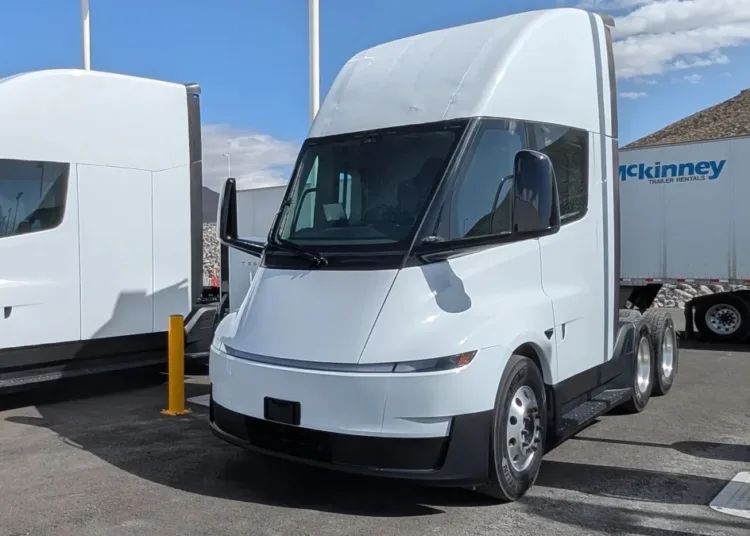 Tesla Semi 04