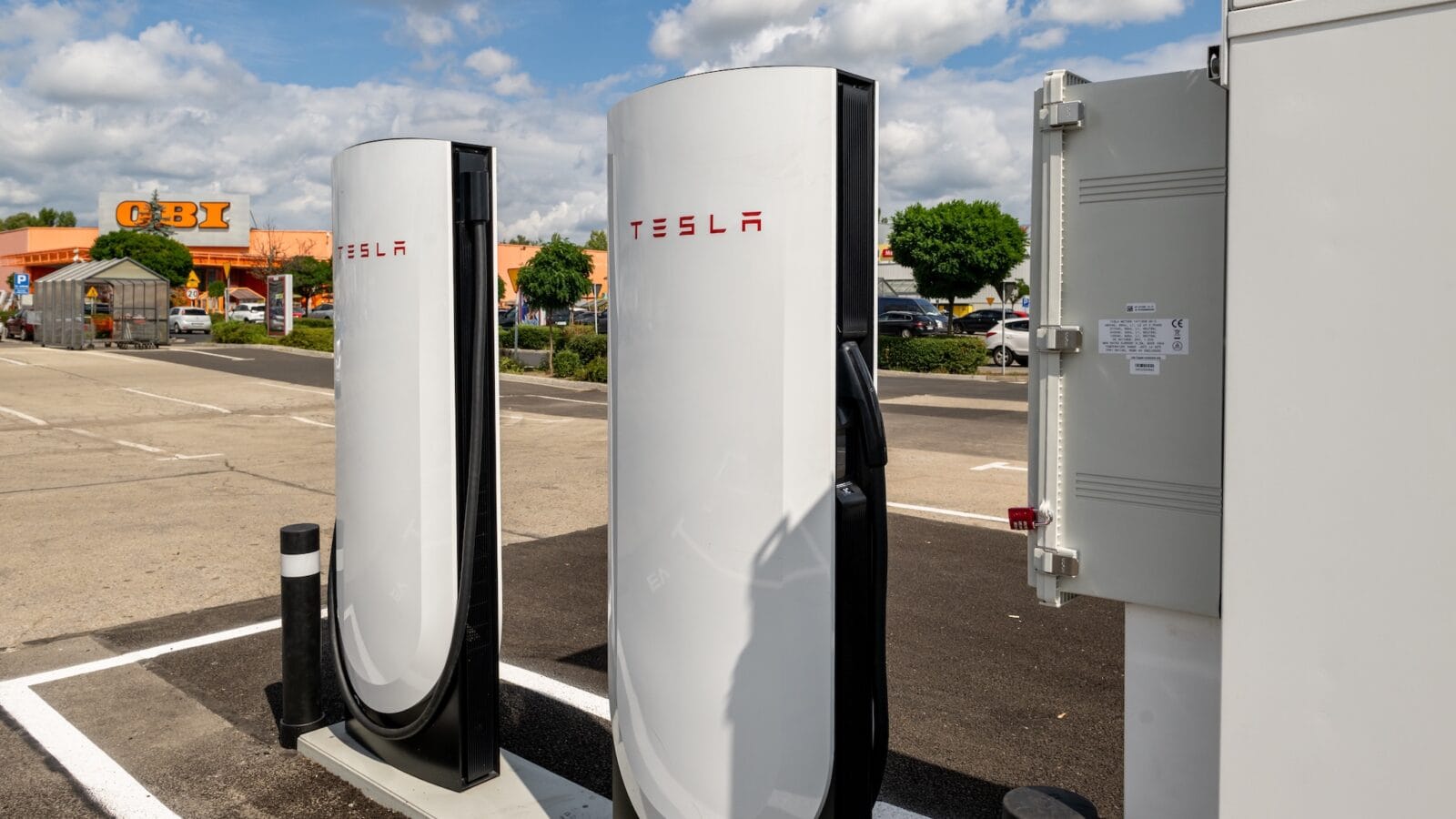 Tesla Supercharger Bytom 4