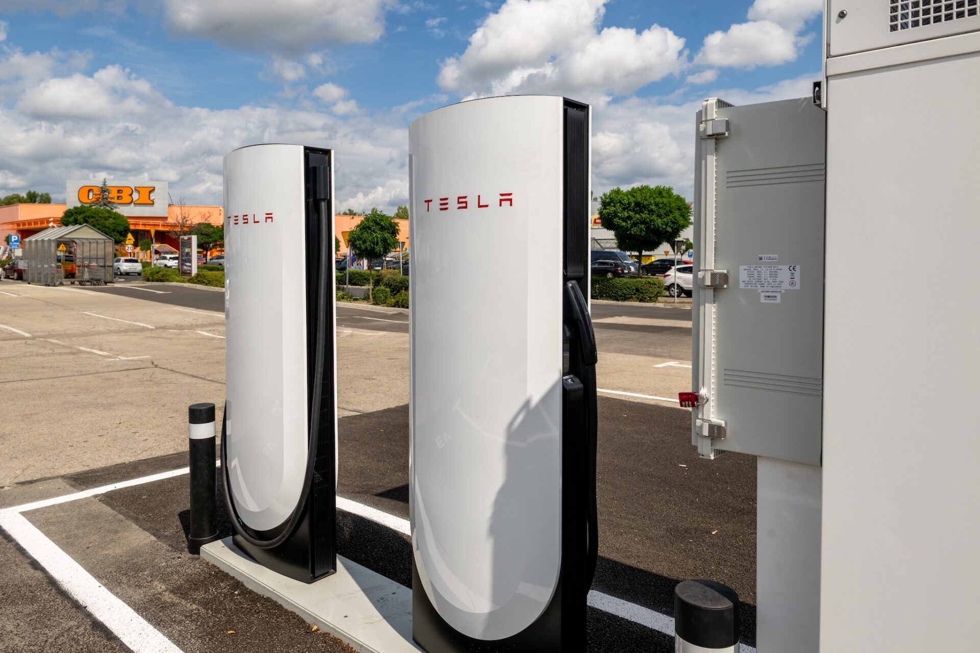 Tesla Supercharger Bytom 4