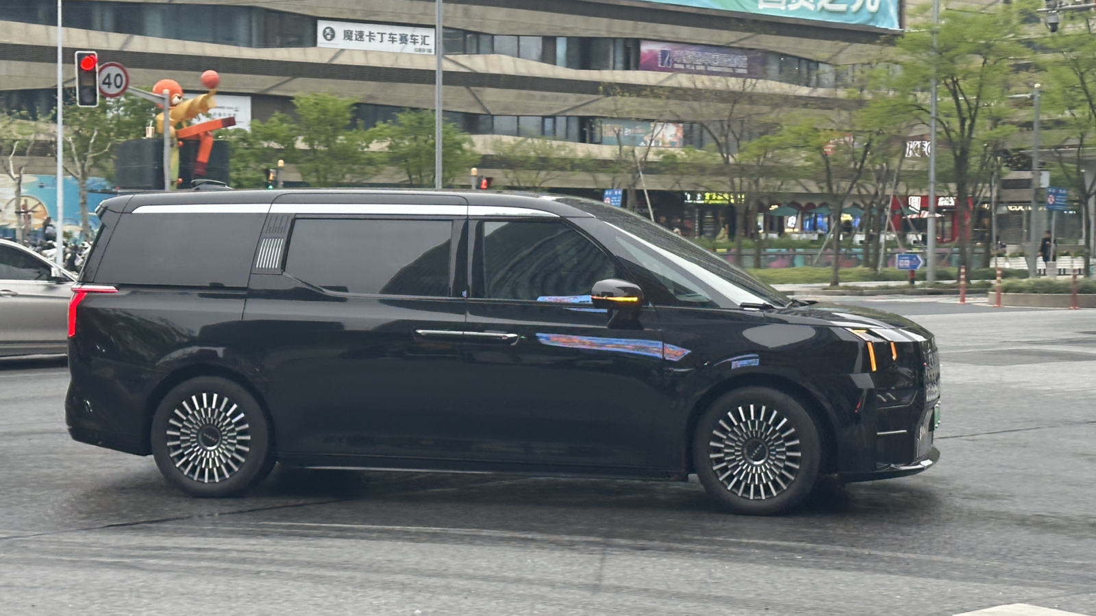 Zeekr 009 AWD