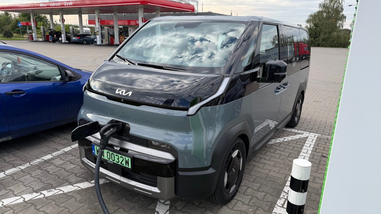 Kia Pv5 11