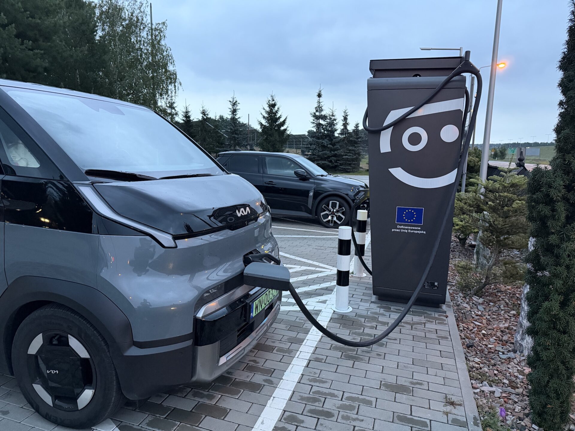 Kia Pv5 38