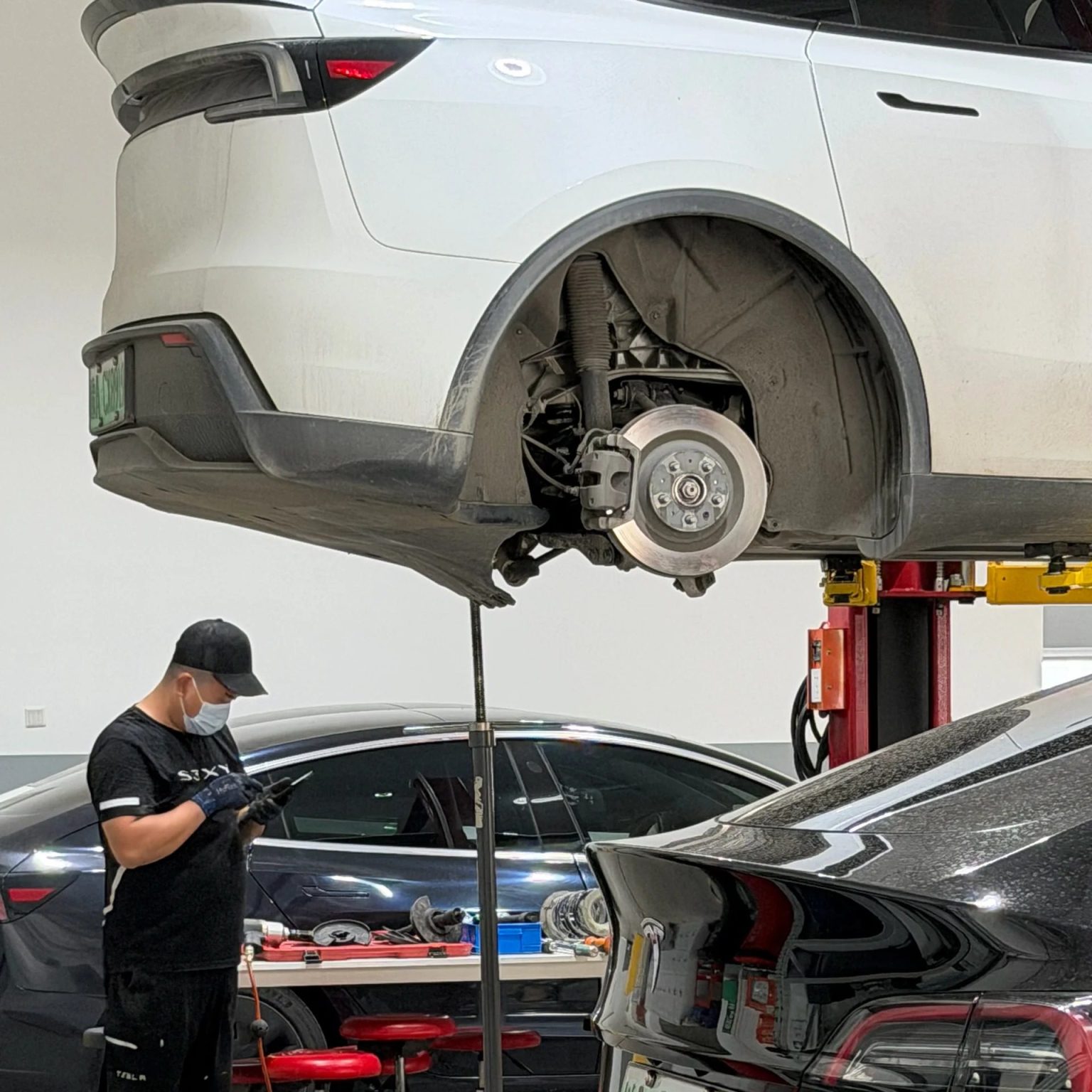 Tesla Model Y L Wymiana Zawieszenia Tylnego Chiny